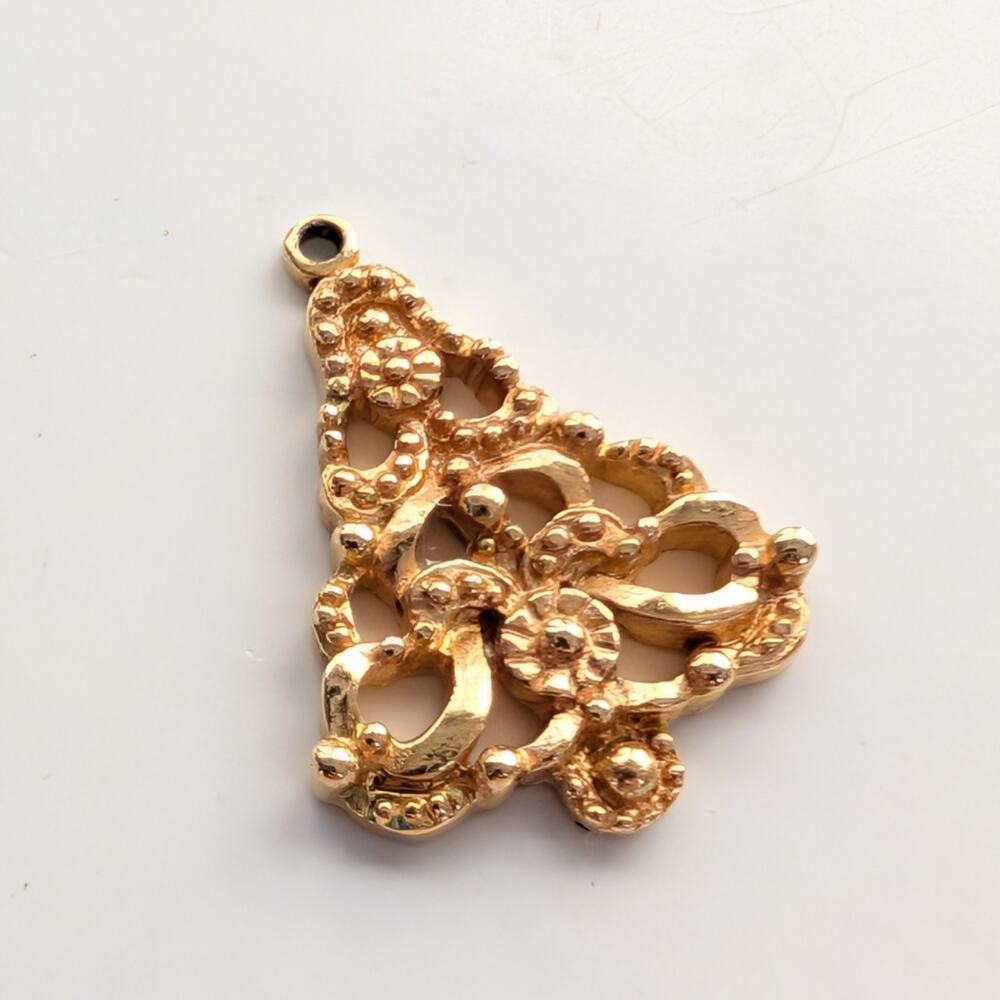 Vintage Avon Gold Tone Filigree Ornate Holiday Christmas Tree Necklace Pendant